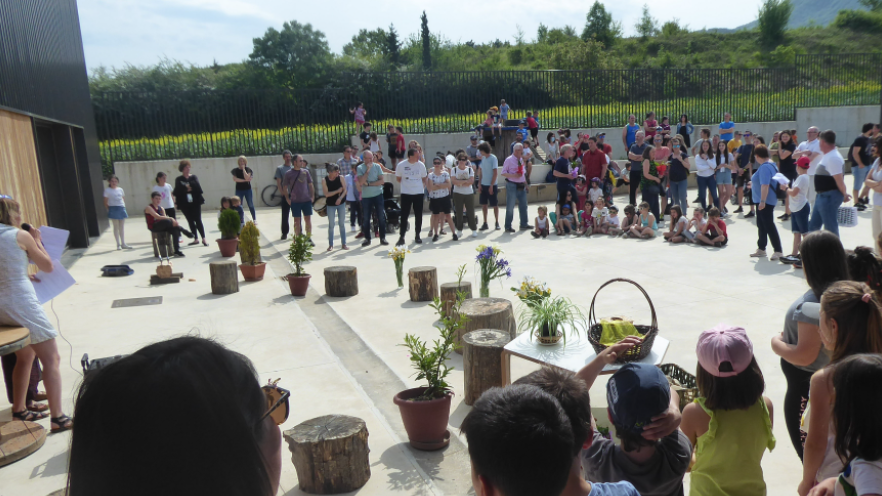 La comunidad escolar de Arbizu celebró el sábado la inauguración de su nuevo centro